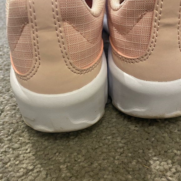 Pink nikes - Picture 2 of 3